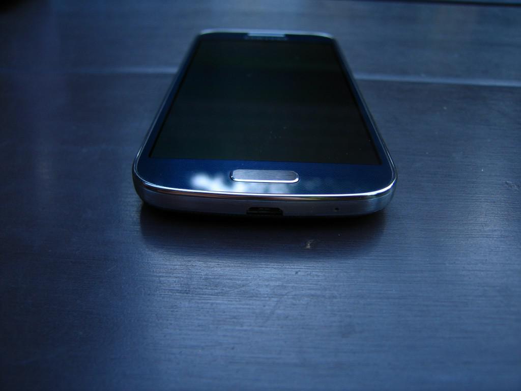 Samsung Galaxy S4 mini - boky2