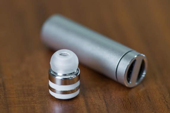 Dot jsou nejmenší bezdrátová bluetooth sluchátka na světě