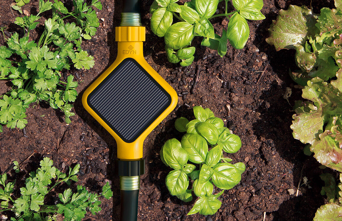 Chytré zahradničení 21. století ovládané pomocí šikovných senzorů a mobilních aplikací